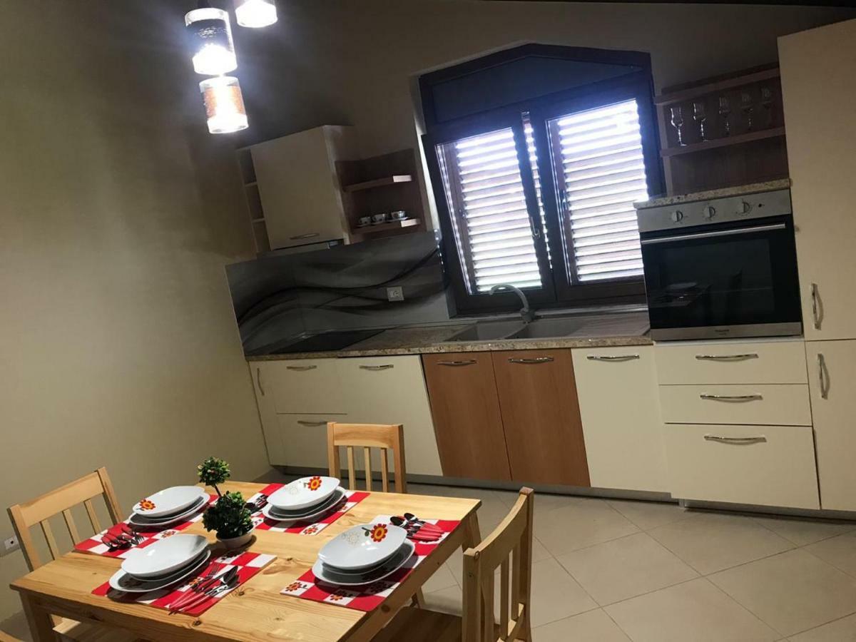 Sara'S Villa Shkodër Esterno foto