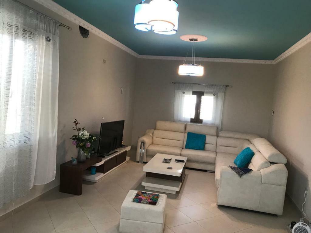 Sara'S Villa Shkodër Esterno foto